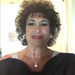 Meet your Posher, Debbie